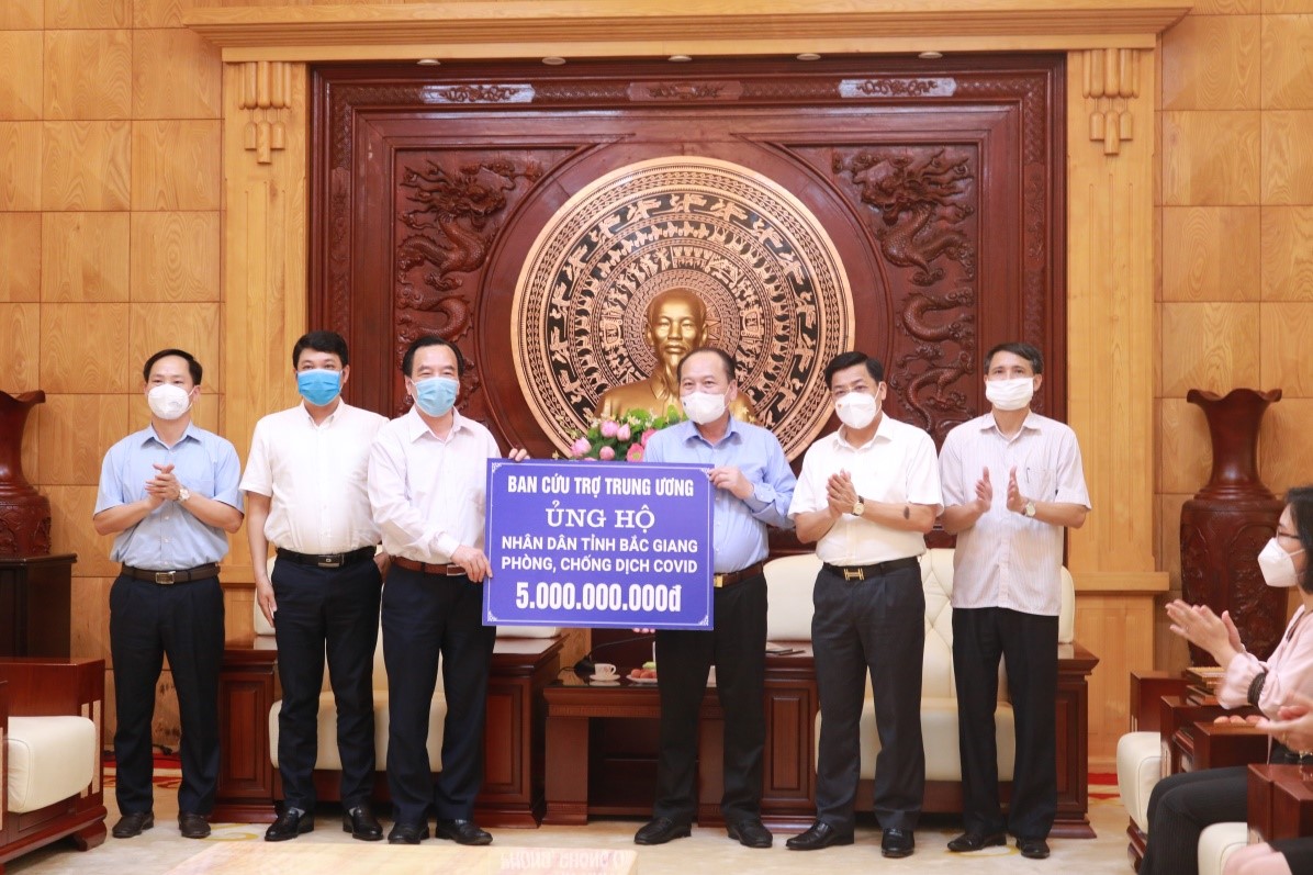 TIẾP NHẬN ỦNG HỘ PHÒNG CHỐNG COVID -19