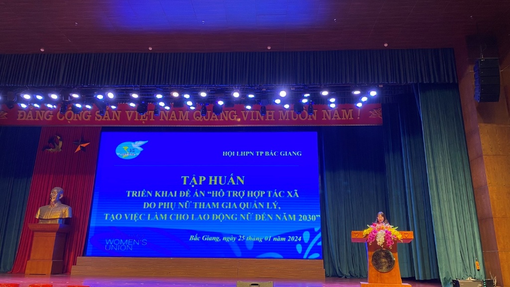 Hội LHPN thành phố tổ chức Hội nghị tập huấn triển khai Đề án “Hỗ trợ hợp tác xã do phụ nữ tham...