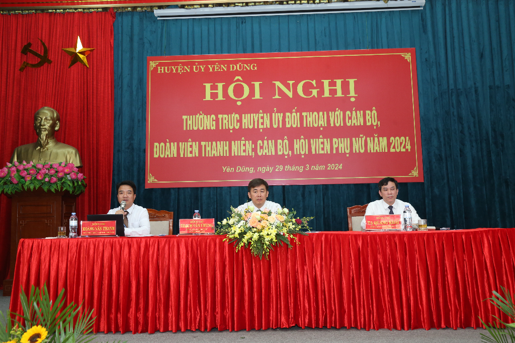Cán bộ, hội viên phụ nữ huyện Yên Dũng tham gia đối thoại với Thường trực Huyện ủy