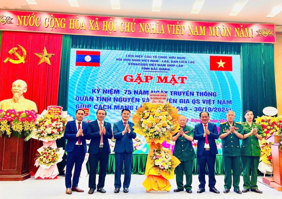 Gặp mặt, tọa đàm nhân kỷ niệm 75 năm ngày truyền thống QTN và CGQS Việt Nam giúp cách mạng Lào...