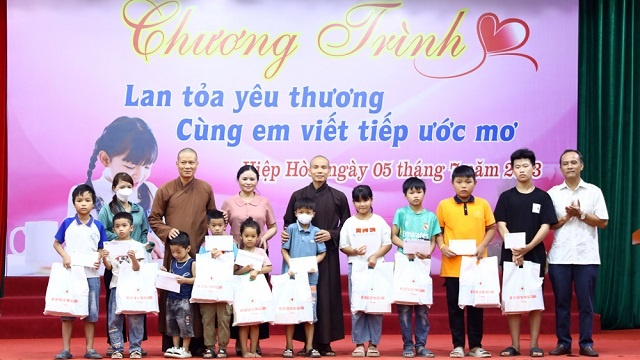 Chương Trình “Mẹ Đỡ Đầu” – Lan Tỏa Yêu Thương,  Cùng Em Viết Tiếp Ước Mơ