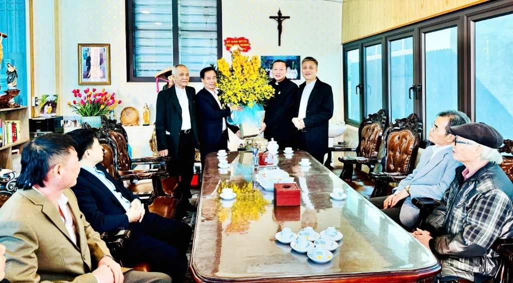 Lãnh đạo Ủy ban MTTQ, Ủy ban Đoàn kết Công giáo tỉnh Bắc Giang chúc mừng Lễ Giáng sinh năm 2024