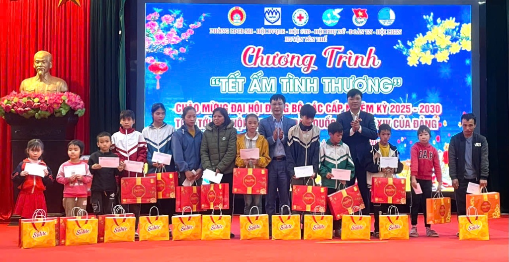 Hội LHPN huyện Yên Thế phối hợp tổ chức Chương trình  “Tết ấm tình thương” Tết Nguyên đán Ất Tỵ...