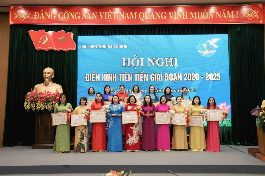 Hội LHPN tỉnh Bắc Giang biểu dương 95 điển hình tiên tiến trong phong trào thi đua yêu nước và...|https://daibieunhandan.bacninh.gov.vn/ja_JP/web/hoi-lien-hiep-phu-nu-bac-giang/chi-tiet-tin-tuc/-/asset_publisher/M0UUAFstbTMq/content/hoi-lhpn-tinh-bac-giang-bieu-duong-95-ien-hinh-tien-tien-trong-phong-trao-thi-ua-yeu-nuoc-va-phong-trao-phu-nu-giai-oan-2020-20-1