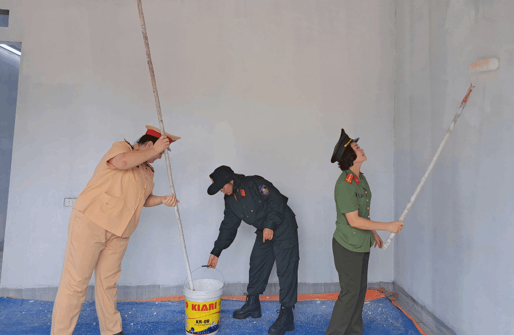 HỖ TRỢ SƠN NGÔI NHÀ “MÁI ẤM TÌNH THƯƠNG”|https://daibieunhandan.bacninh.gov.vn/en_US/web/hoi-lien-hiep-phu-nu-bac-giang/chi-tiet-tin-tuc/-/asset_publisher/M0UUAFstbTMq/content/ho-tro-son-ngoi-nha-mai-am-tinh-thuong-