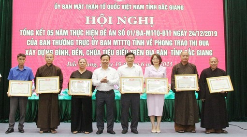 Uỷ ban MTTQ Việt Nam tỉnh Bắc Giang tổ chức hội nghị tổng kết phong trào xây dựng đình, đền, chùa...|https://daibieunhandan.bacninh.gov.vn/ja_JP/web/uy-ban-mat-tran-to-quoc-tinh-bac-giang/chi-tiet-tin-tuc/-/asset_publisher/M0UUAFstbTMq/content/uy-ban-mttq-viet-nam-tinh-bac-giang-to-chuc-hoi-nghi-tong-ket-phong-trao-xay-dung-inh-en-chua-tieu-bieu-tren-ia-ban-tinh-bac-giang