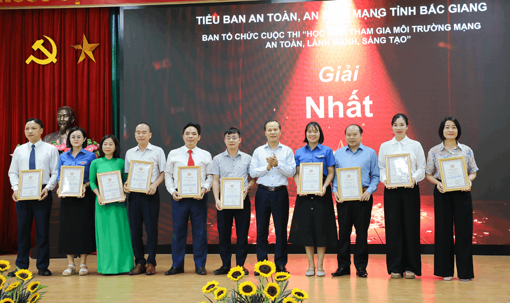 Bắc Giang: Trao giải cuộc thi “Học sinh tham gia môi trường mạng an toàn, lành mạnh, sáng tạo”