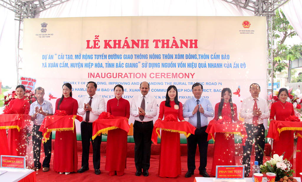 Khánh thành tuyến đường giao thông nông thôn tại Hiệp Hòa do Đại sứ quán Ấn Độ tài trợ