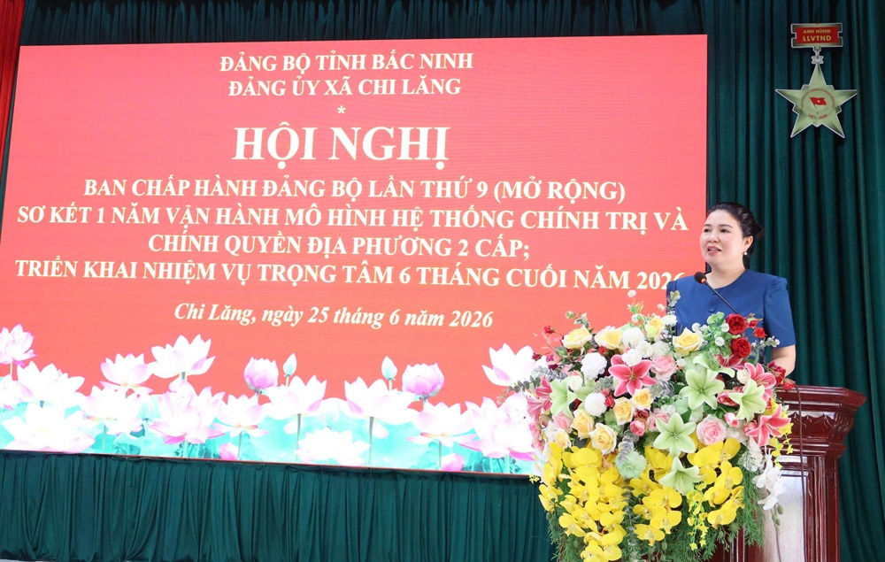 Đồng chí Trần Thị Vân, Tỉnh uỷ viên, Phó trưởng Đoàn ĐBQH tỉnh Bắc Ninh dự Hội nghị Ban chấp hành...