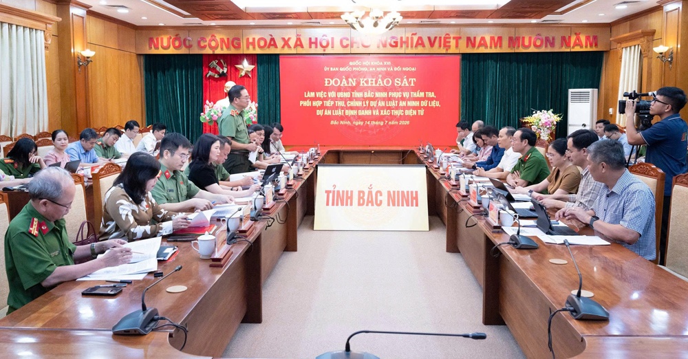 Đoàn khảo sát của Ủy ban Quốc phòng, An ninh và Đối ngoại làm việc tại UBND tỉnh Bắc Ninh nhằm...
